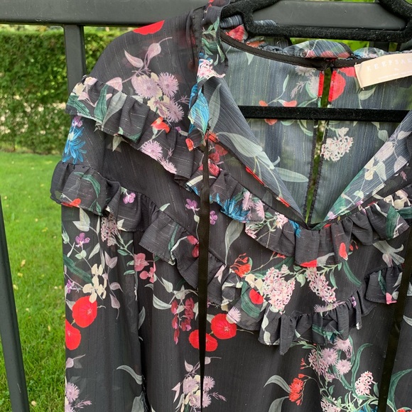 Keepsake Floral Ruffle Blouse with Gold Detail - Picture 4 of 7